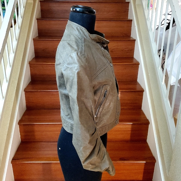 BCBG MAXAZRIA Leather Green Jacket XXS Moto Cropped Slim Fit Button Snap Up - Picture 2 of 5